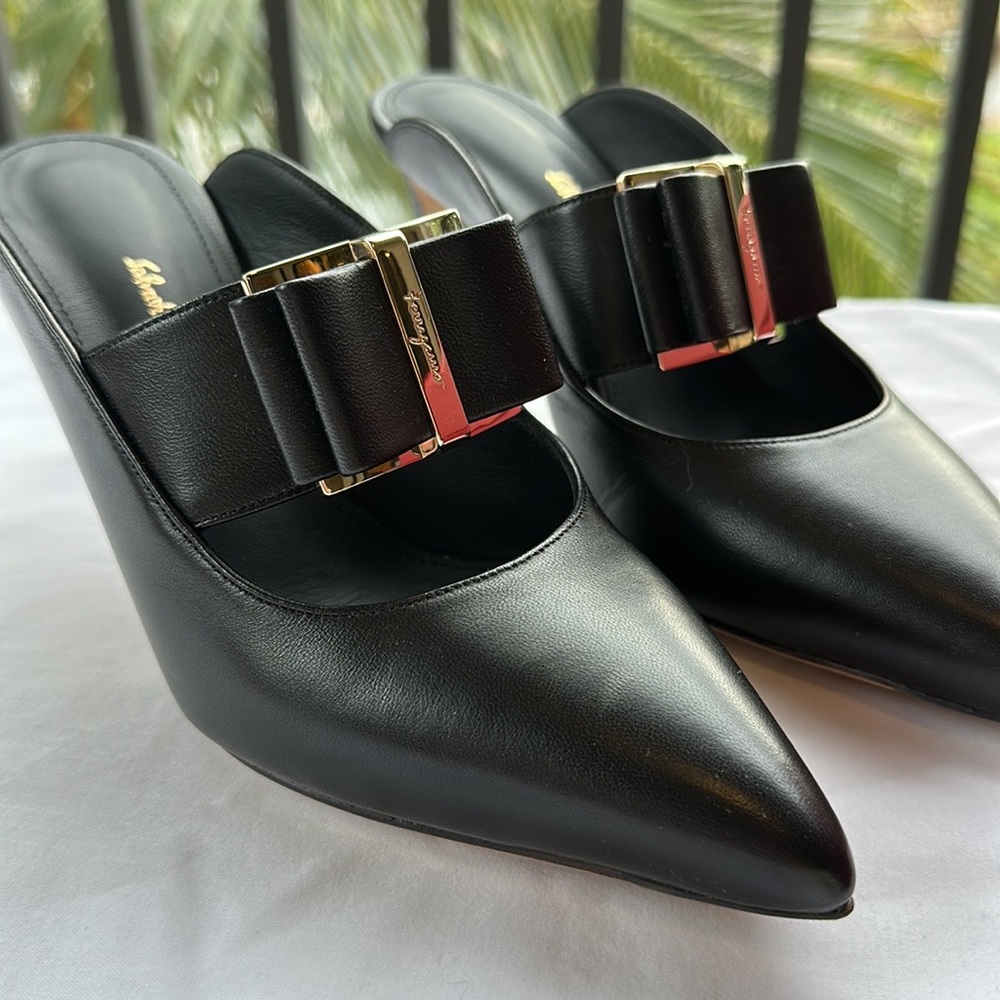 Salvatore Ferragamo Black Leather Zelda Double Bow Trim w/ Gold Heels Mules 7.5